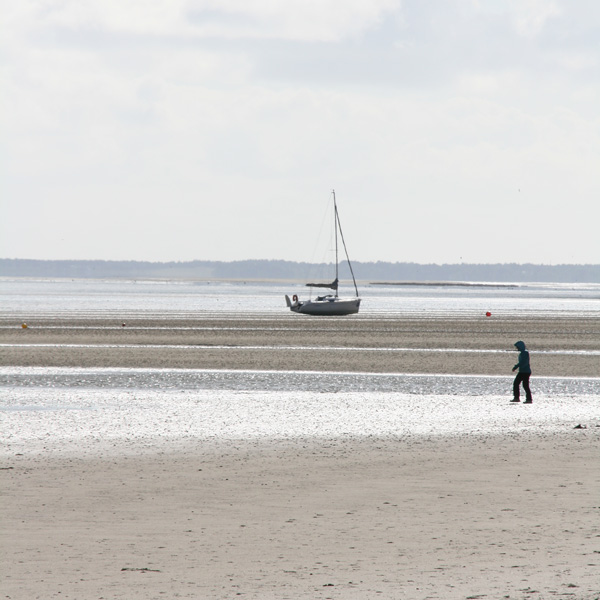 Segelboot auf dem Watt bei Ebbe auf Föhr