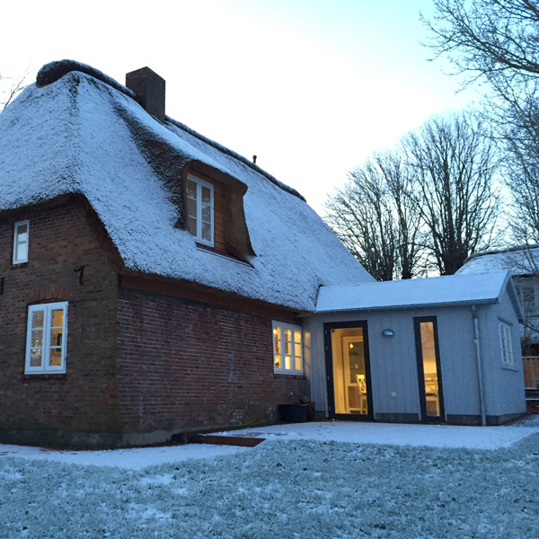 Wattgut Ferienwohnung Reetdachhaus im Winter